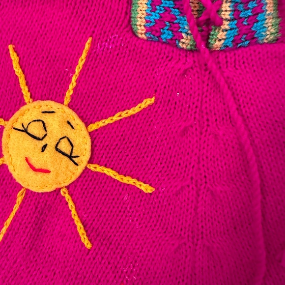 BEAUTIFUL embroidery on this bright pink poncho! - Picture 2 of 5